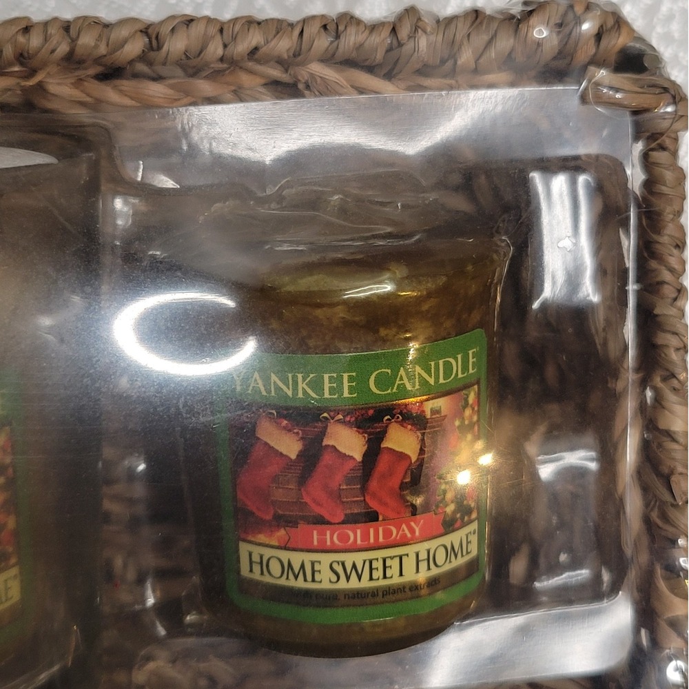 Yankee Candle Gift Set Holiday Home Sweet Home Green Votives Christmas Stockings - Picture 3 of 6